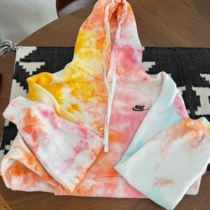 Nike unisex sweat set.